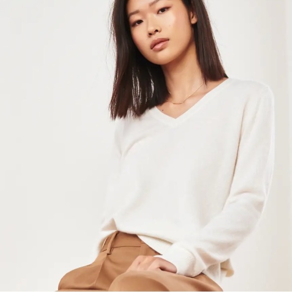 Quince Sweaters - Quince Mongolian Cashmere V-Neck Sweater Pullover in Ivory Size XS